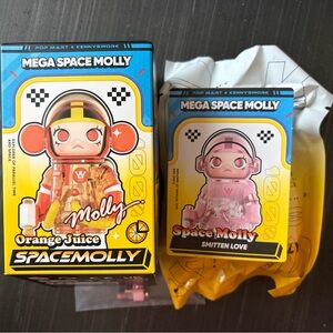 Authentic SEALED Space Molly Series 4 “Smitten Love (Pink)”